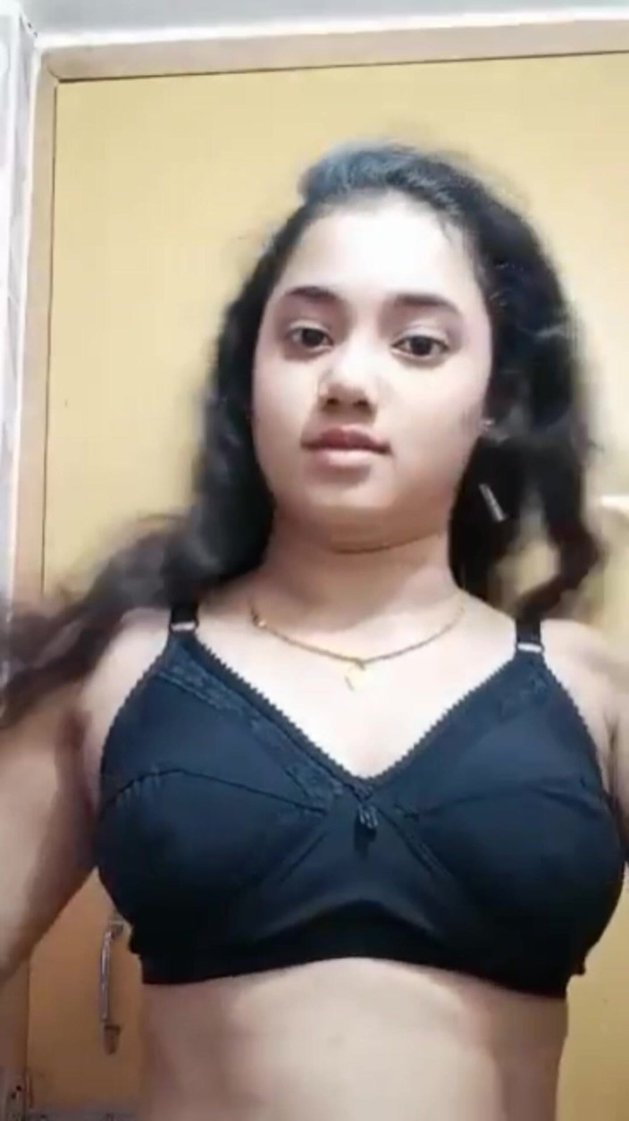 MehwishAly: Erkek arkadaşı için banyoda video çekiyor