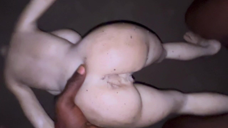 Bangcum8: 我一直把我的鸡巴放在性爱娃娃里，这是一个性爱娃娃的屁股