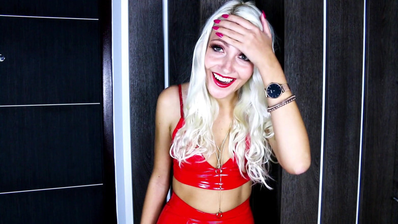 Helena Moeller: Pequeña polla humillación por diosa de látex, findom