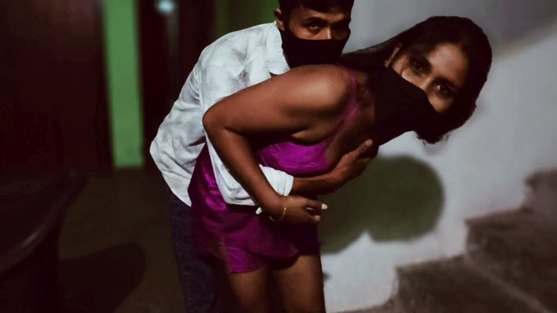 Amina begum: Indische Desi Bhabhi roze nachtjurk me Chodai Kiya
