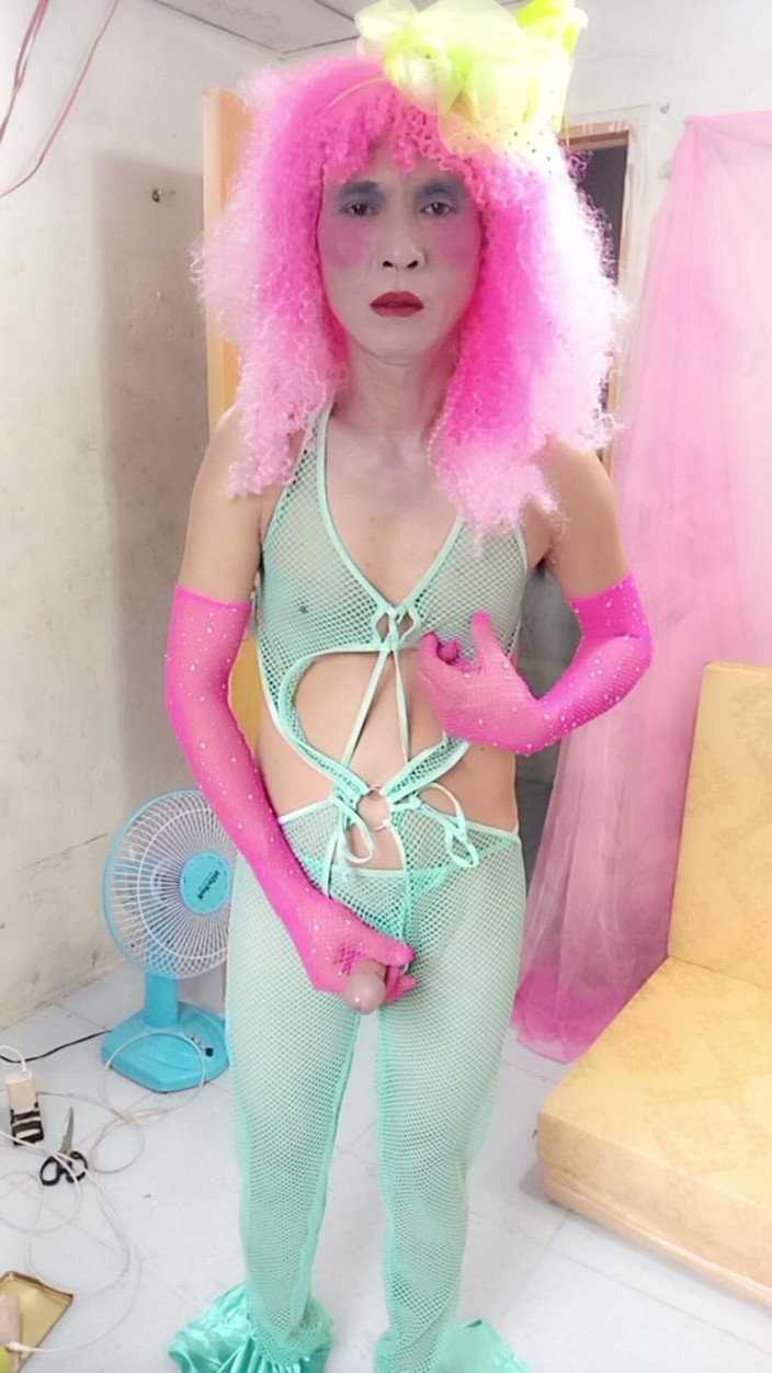 nguyen dang thien tri: Oanh Le Transgender Memakai Pakaian Seksi Lucah – Cucu Terlalu Banyak...