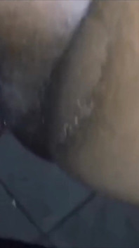 Squirta sul suo grosso cazzo nero duro