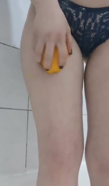 Erotic college: Sladká oranžová na mých horkých nohou