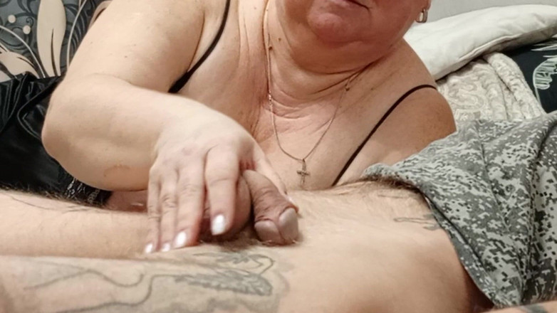 Zona901: Nakrmila jsem svou macechu spermatem na můj den volna