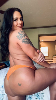 Big MILF Ass Shake in Slo Mo