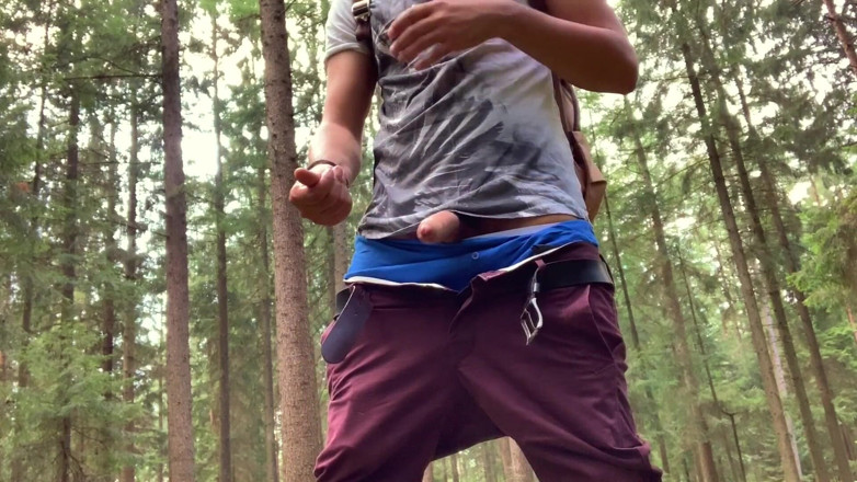 Fratchino: Pria sange ngentot kontol cowok ini di hutan