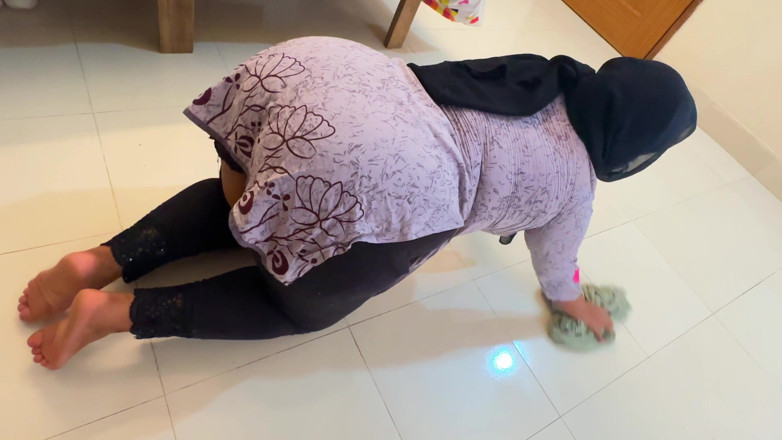 Aria Mia: Inesperado sexo sujo com arabian beauty rabuda e empregada de...