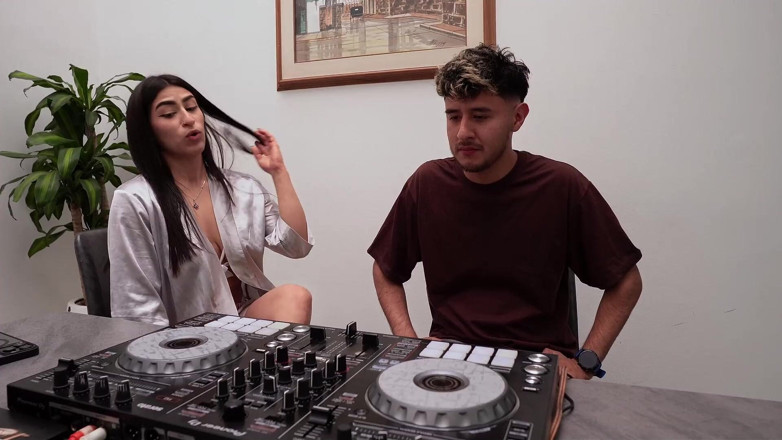 KARINAMILLER: Lehrer DJ Kam In Mich, Während Wir Mitten Im Unterricht...