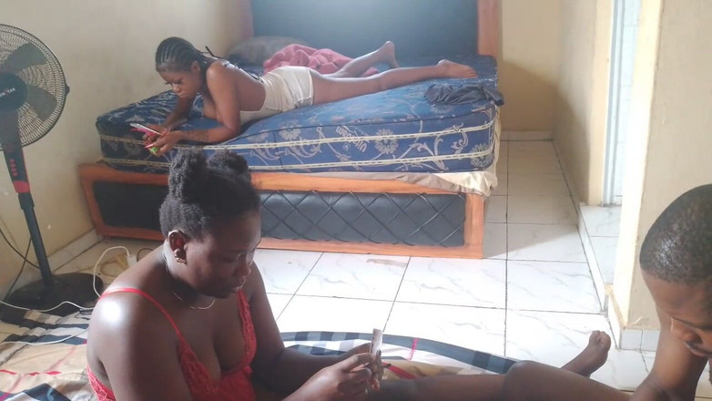 Sex naija 1: Deux amis jouent à des jeux