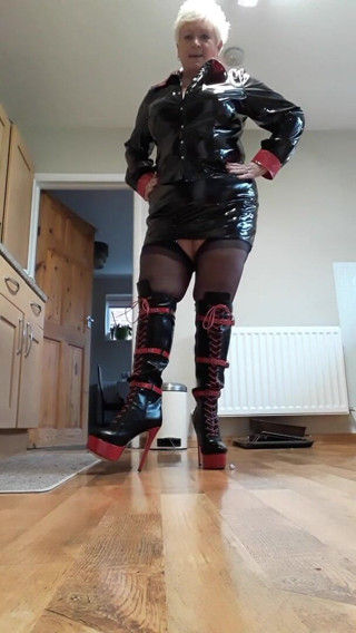 Uk Joolz: Boot fetish