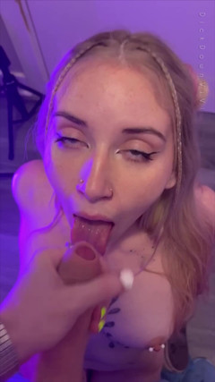 DickDownViVi: O străină superbă îți suge pula și îți poartă sperma