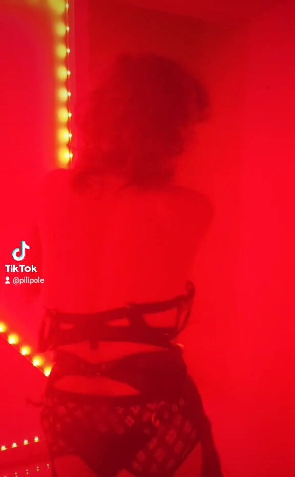 Sensualpolestar: Tanec na červeném světle