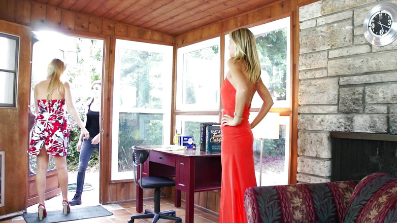 Pervy Studio: Я поцеловал свою подругу-лесбиянку, и мне это понравилось