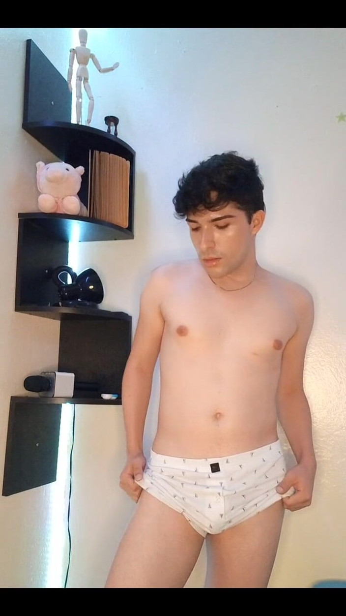 Diego_latinboy: Big Bulge Short Pant
