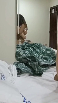 나는 뉴욕에서 쓰레기에서 먹는이 젊은 남자를 얻을 나는 그에게 식사를 초대하고 나는 그에게 옷을주고 나는 지금 그를 섹스