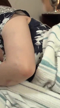 옆집 여자: 내 따뜻한 보지가 자지를 좋게 만들고 젖게 해줘