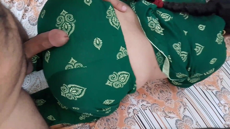 QueenbeautyQB: インド系継母が継息子に突然の驚きを与える