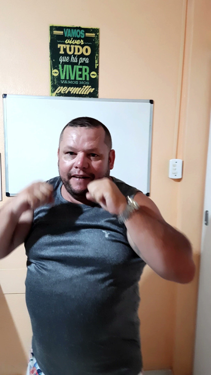 Punchbagplz: Bulldozer-fighter Dominiert Dich