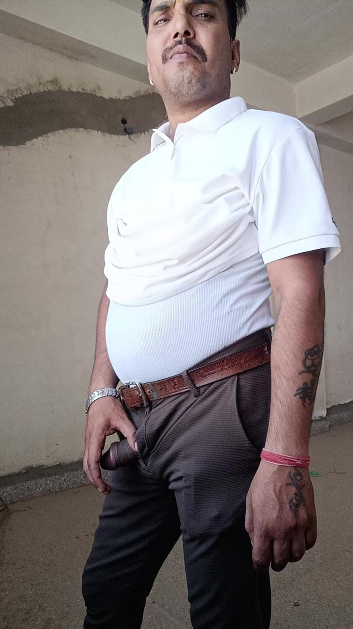 Rajasthani-old-lover: Hombre indio disfruta de la ducha y show de masturbación...