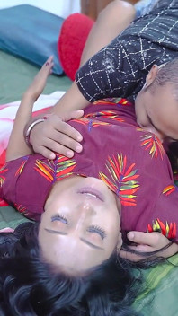 Desi indische MILf-stiefmutter hilft ihrem stiefsohn, wie man ihre stiefschweder wirklich hardcore fickt (kompletter film)