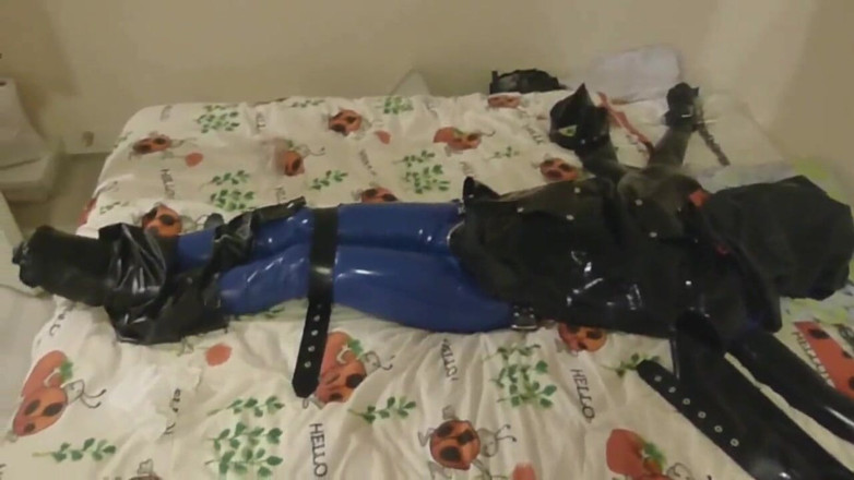 Kinky Theo: Sekce 1 (část 1) Latexové otroctví Dechová hra