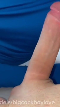 Ich habe einen zufälligen femboy auf der autobahn gefilmt - lutschen und! Heiß, schön!
