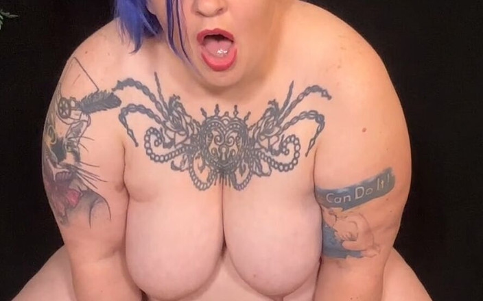 Miss quinn Cater: Een gigantische dildo berijden en kreunen