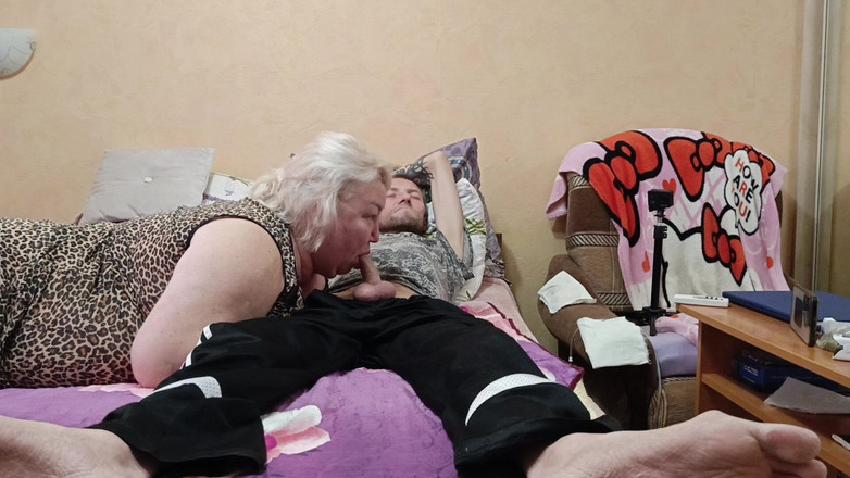 Zona901: 義母からの予想外のディープフェラチオで口に精液を飲み込みます