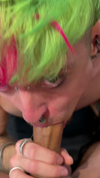 Róg Kaca // Hot Jock Fucks Sexy Wytatuowany Trans Chłopca w kuchni