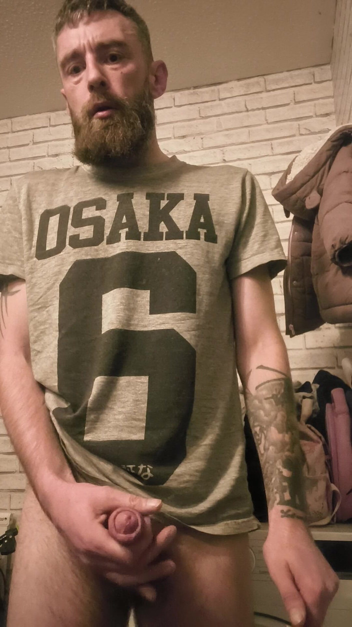 Smoking stoker: Je joue avec mon cul et fume