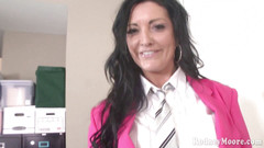 Rodney Moore: Nadržená milfka je ošukaná na stole