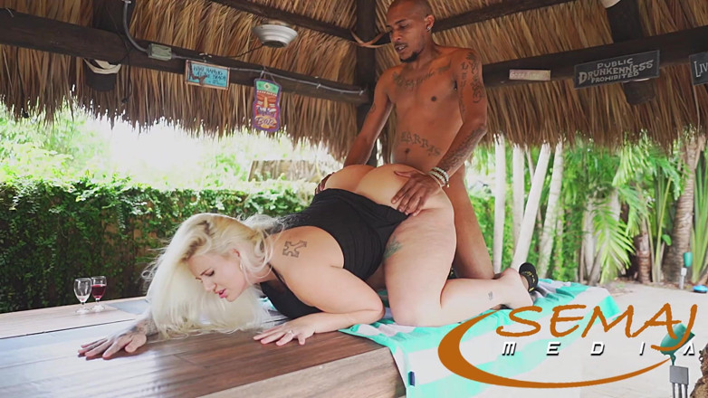 Semaj Media: Semaj Media BBW Blonde Lucky B Fucks Alphonso the Bartender...