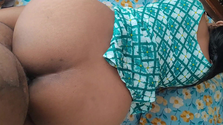 Piya pori: Indiana dedilhando e se masturbando no quarto