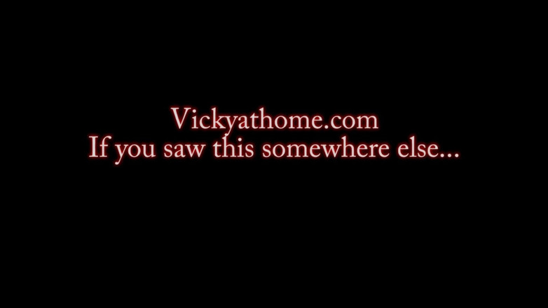 Vicky Vette: Wow! Twój kutas jest taki mały!!