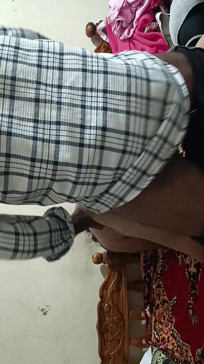 Decent couples: Indiancă desi frumoasa mătușă telugu în sari futându-se cu romantism sexy în...