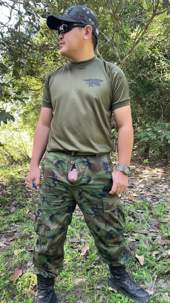 Hiroshi_cr: Cachonda Solider Thai se masturba y se corre en el...