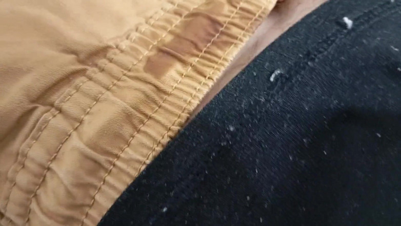 Elvissc: Pohledný amatér udělal svůj velký penis zblízka a našpinil mu...