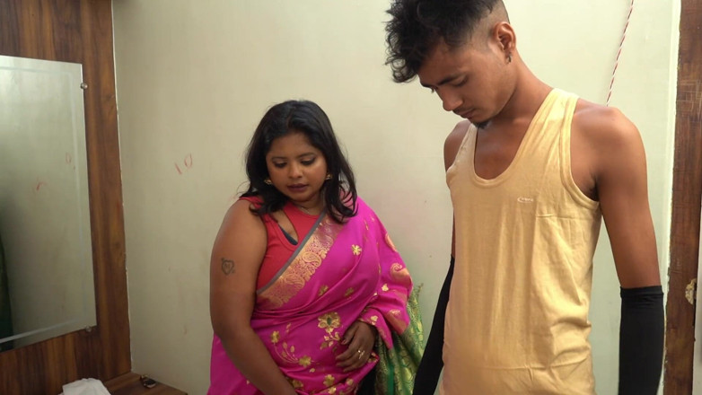 JAYESH GUPTA: Laundry Boy - Hot Lady Attractive Sex