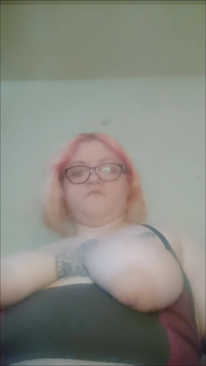 Aneris: BBW grasă amputată jucându-se cu sânii ei uriași - Amator în slow...