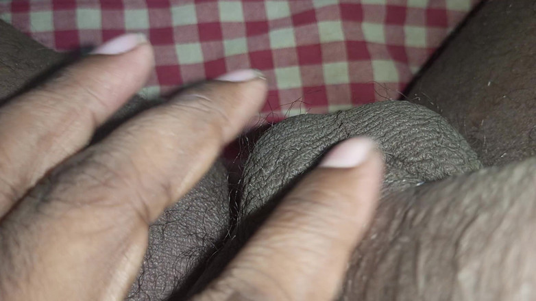 Sweet Indian cock: Soția mea indiană Jasmine suge o pulă mare și neagră