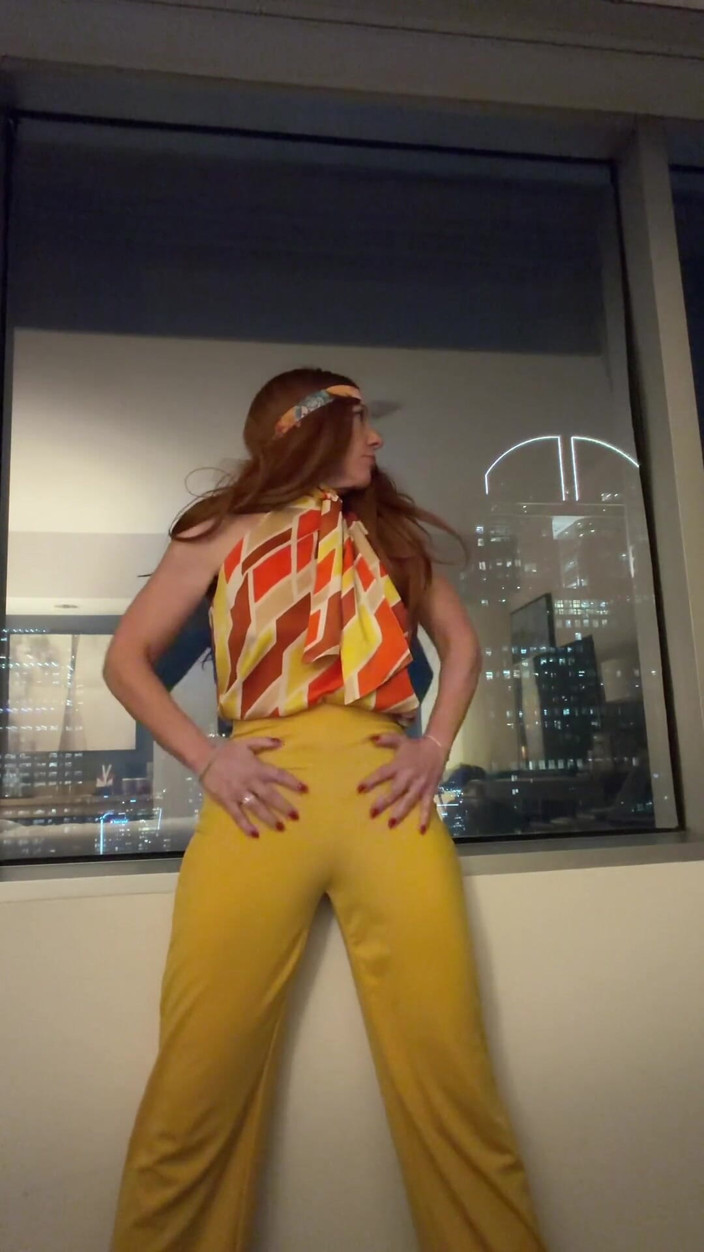 YourFavoriteMommy: Chica groovy pelirroja