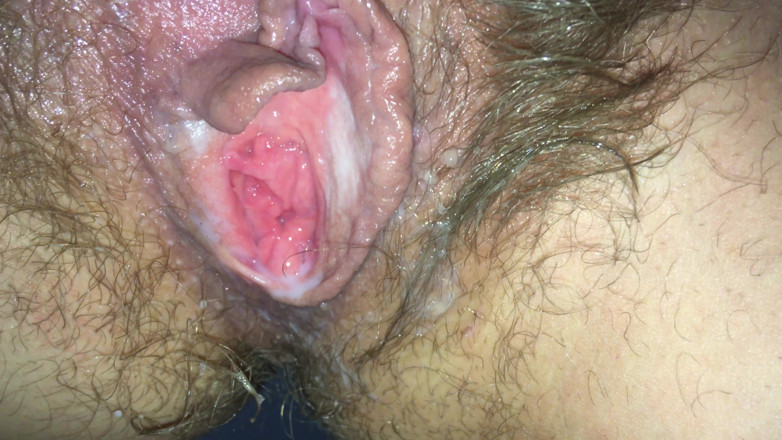 Miodelka: Me despertó y me folló el coño peludo hasta que...