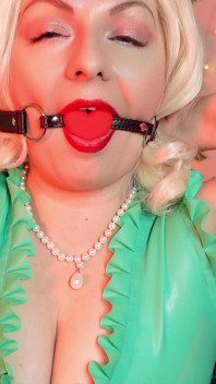 Rough pussy fuck of hot horny milf
