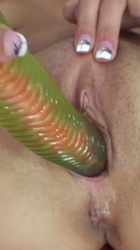 I Hunt My Kunda - Sexy holka Amanda Vamp šuká doma + Detailní záběry na kundičku