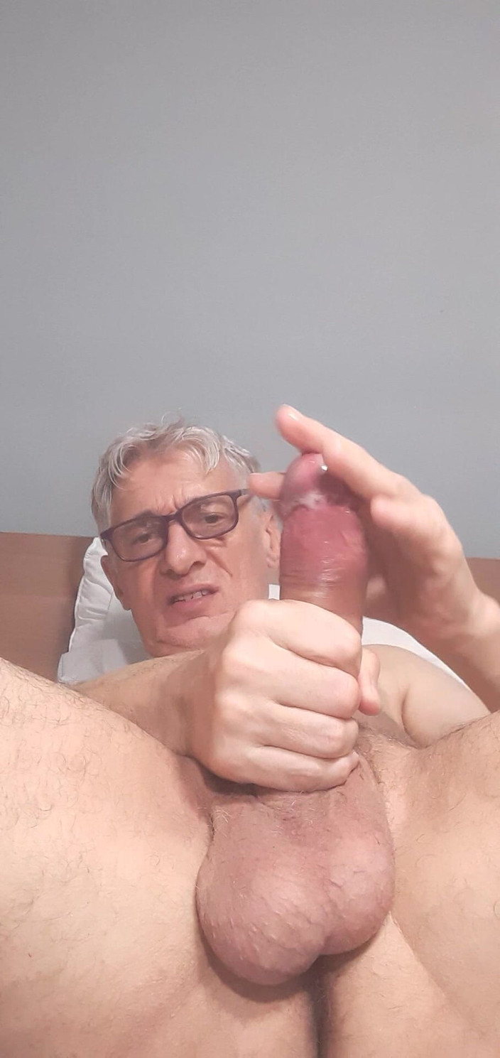 Big uncut hard cock: Solo masturbacja dużego kutasa i napletka Ten kutas jest naprawdę...