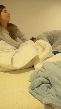 Brottning mellan kvinnor och kittling