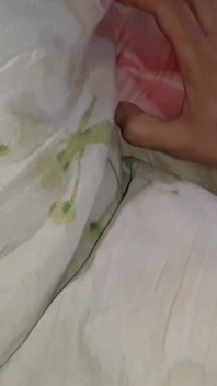 Onze verlegen kamergenoot maakte ons wakker met cunnilingus, verrassend trio
