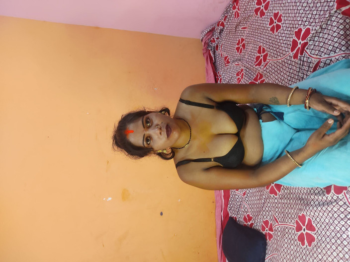 Mamta-Bhabhi-76xx: Vesnická bhabhi ponechána zezadu, vesnická tetička ošukaná zezadu