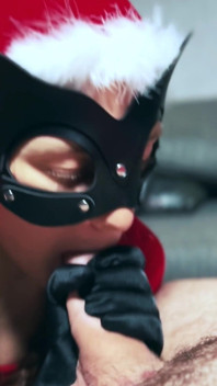 Holiday Heel Fetish: Santa Girl’s Wild Ride & Boot Cumshot