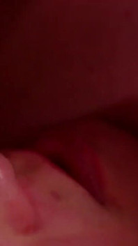 Cậu bé Hung sục con cu to của mình và ăn tinh dịch dày của chính mình